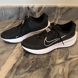 Men’s Nike Black and White Running Shoes 10.5